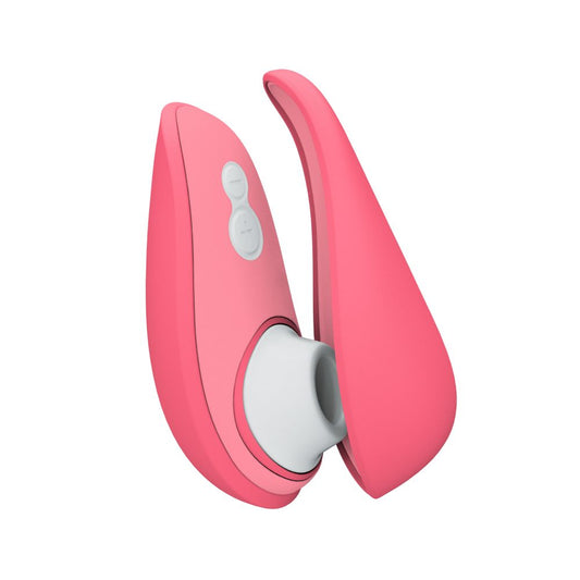 Womanizer Liberty 2 rosa con tapa separada, cabezal blanco y botones visibles sobre fondo blanco.
